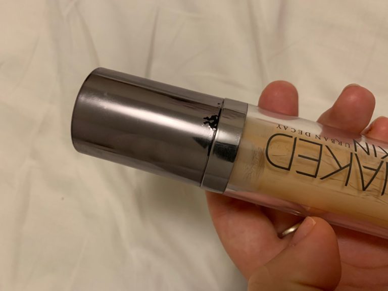 облезла краска с колпачка Urban Decay Naked Skin